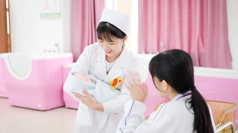 婴儿洗澡沐浴露二合一：双重护理，双重考量